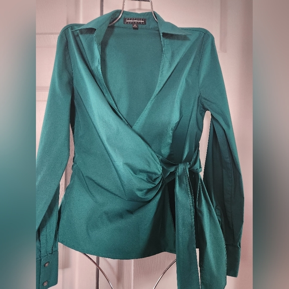 EUC Wrap top by Express - Picture 4 of 10